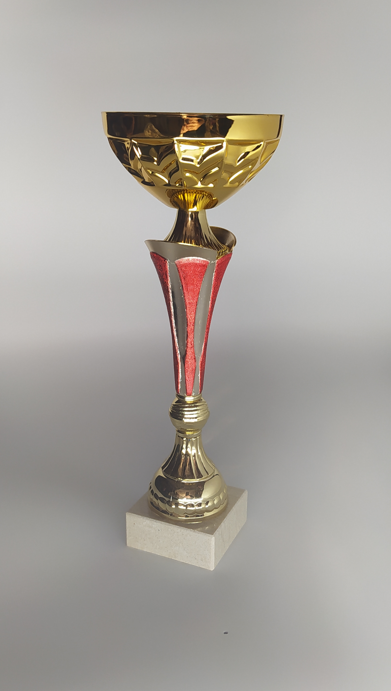 Copa dorada y roja